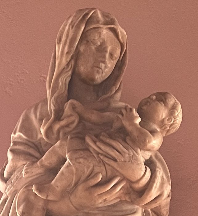 statue : Vierge à l'Enfant dite des Treize, vue partielle