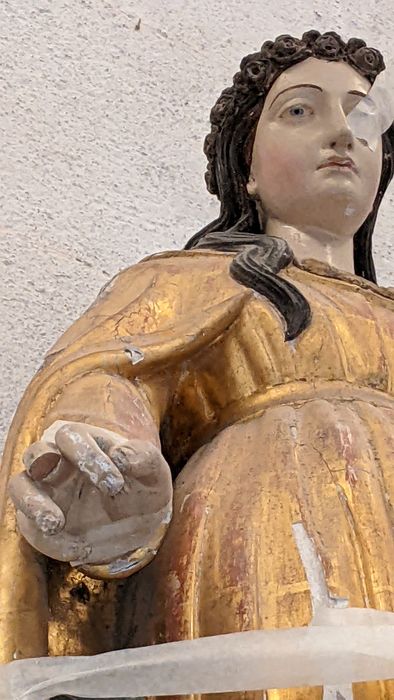 statue : Sainte Philomène, vue partielle