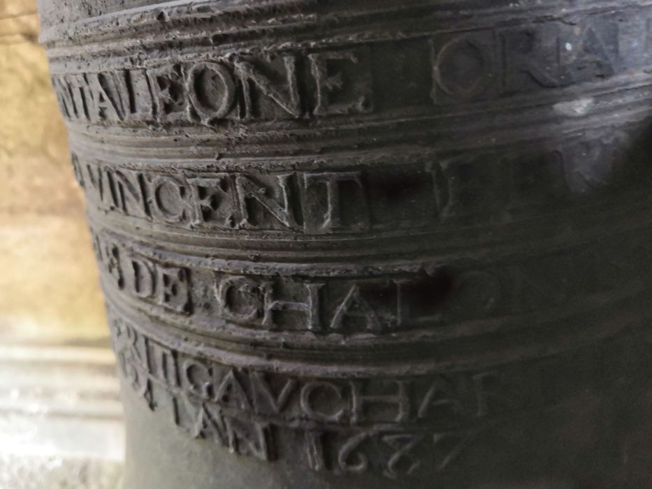 cloche, détail de l’inscription