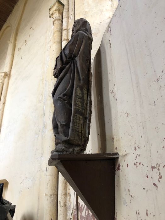 statue : Vierge du Calvaire, profil gauche