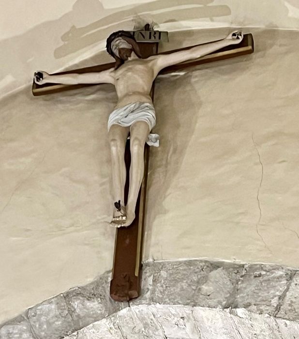 statue : Christ en croix