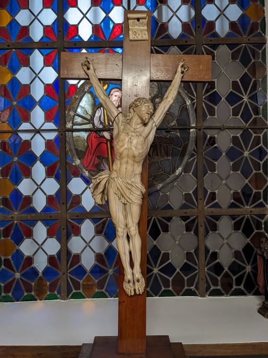 statue (statuette) : Christ en croix