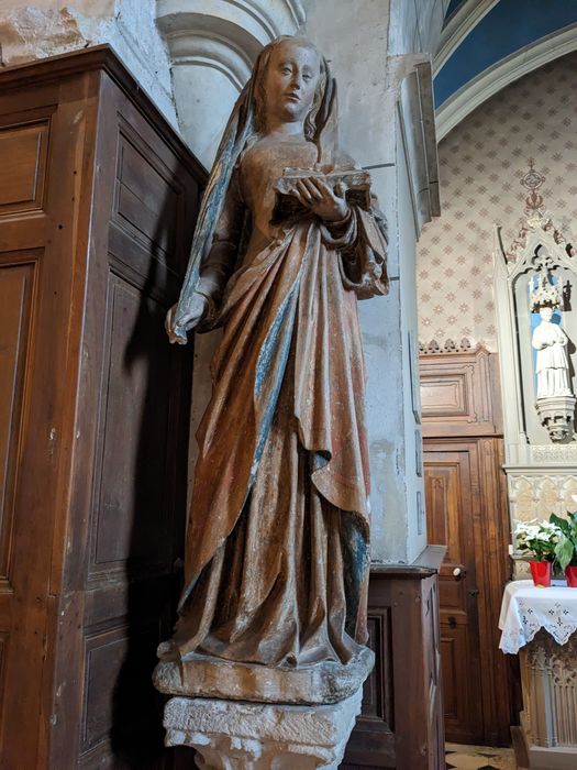 statue : Sainte Avoye