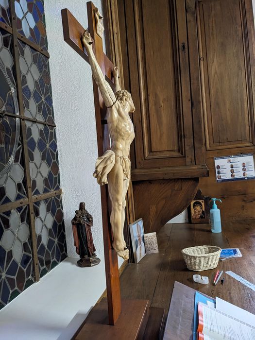 statue (statuette) : Christ en croix