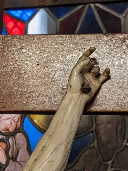 statue (statuette) : Christ en croix, détail
