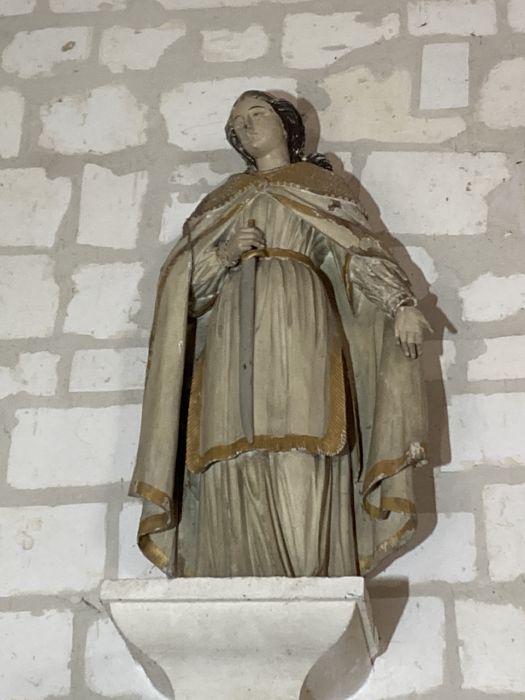 statue : Sainte tenant une épée