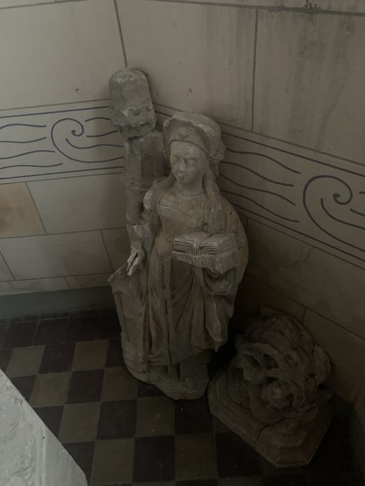 statue : Sainte Barbe