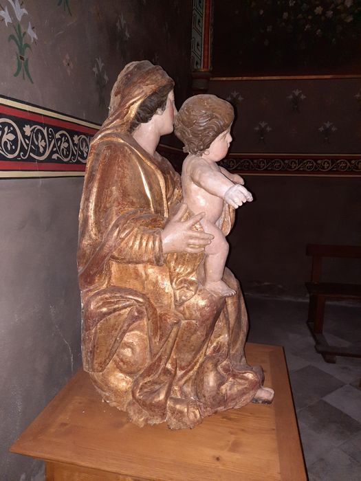 statue : Vierge à l'Enfant, profil droit