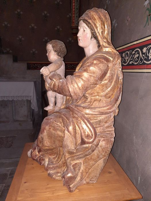 statue : Vierge à l'Enfant, profil gauche