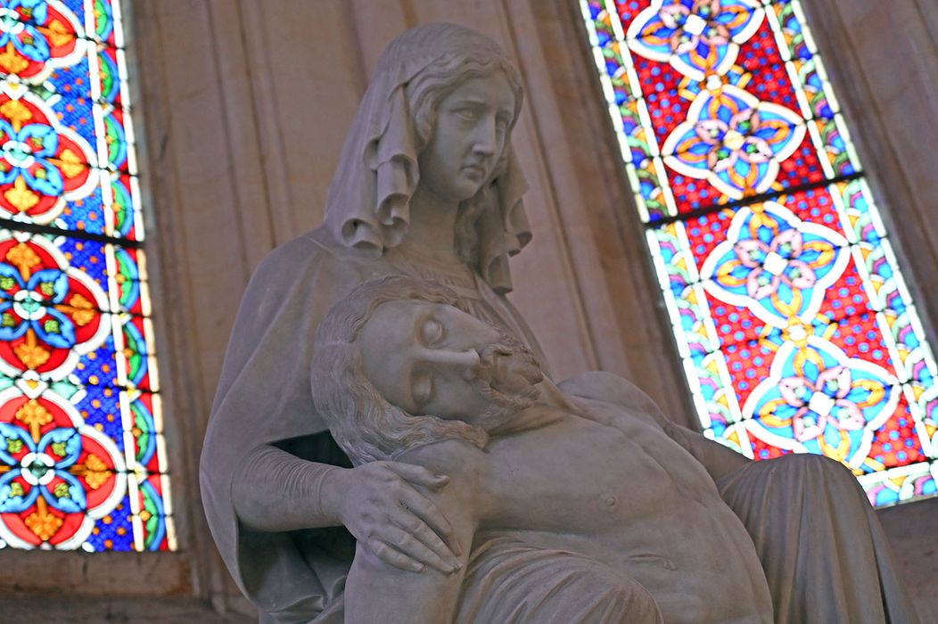 statue : Vierge de Pitié, vue partielle