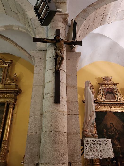 statue : Christ en croix