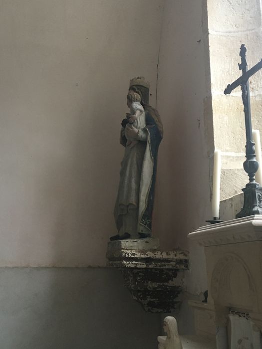 statue : Vierge à l'Enfant, profil gauche