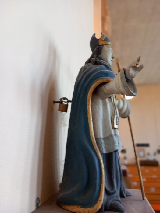 statue : saint évêque