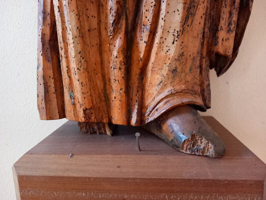 statue : Vierge du Calvaire, détail