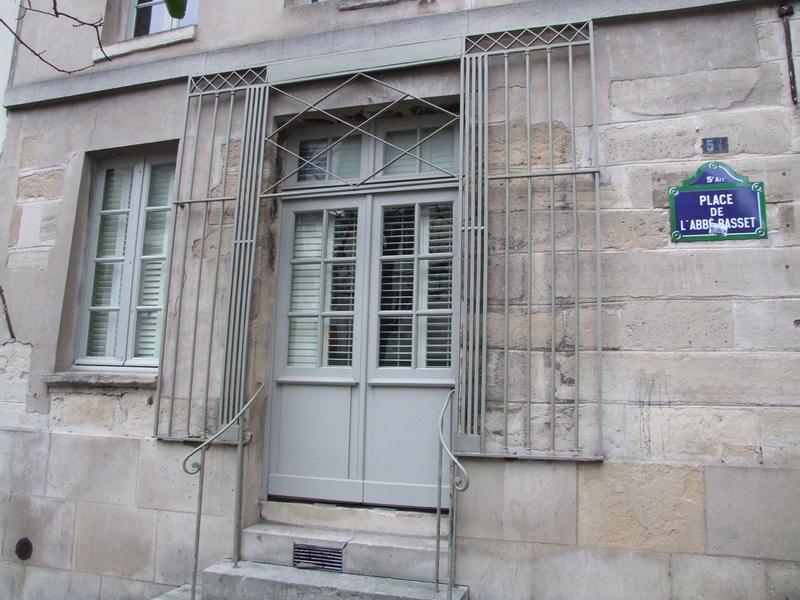 grille et façade