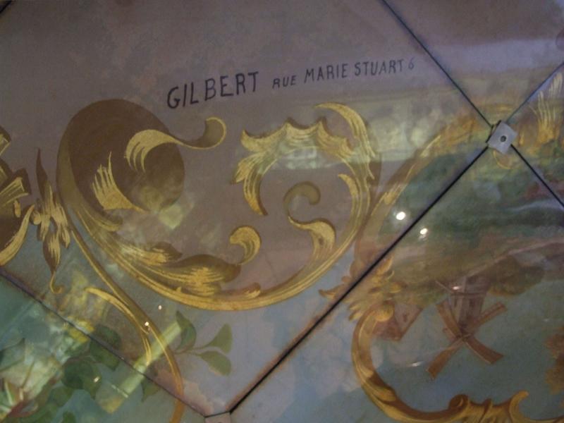 décor intérieur : plafond : signature Gilbert et adresse