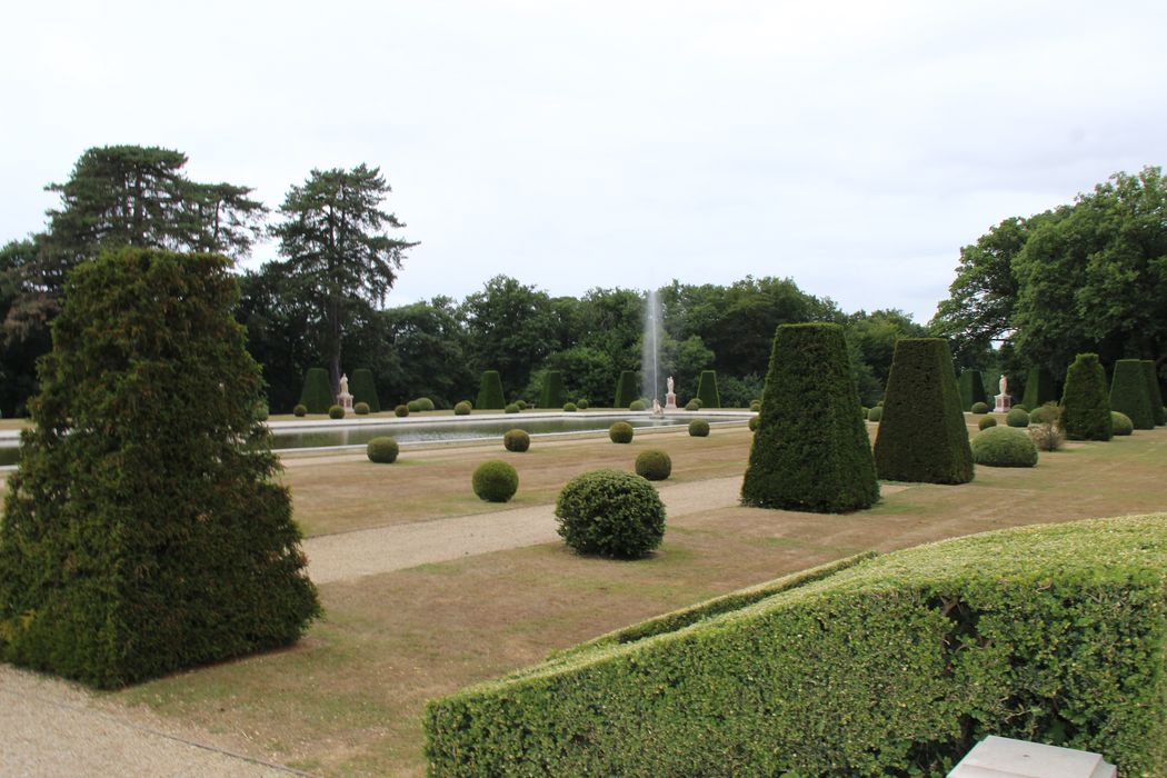 Parc du château de Breteuil : Parterre du Jardin à la Française