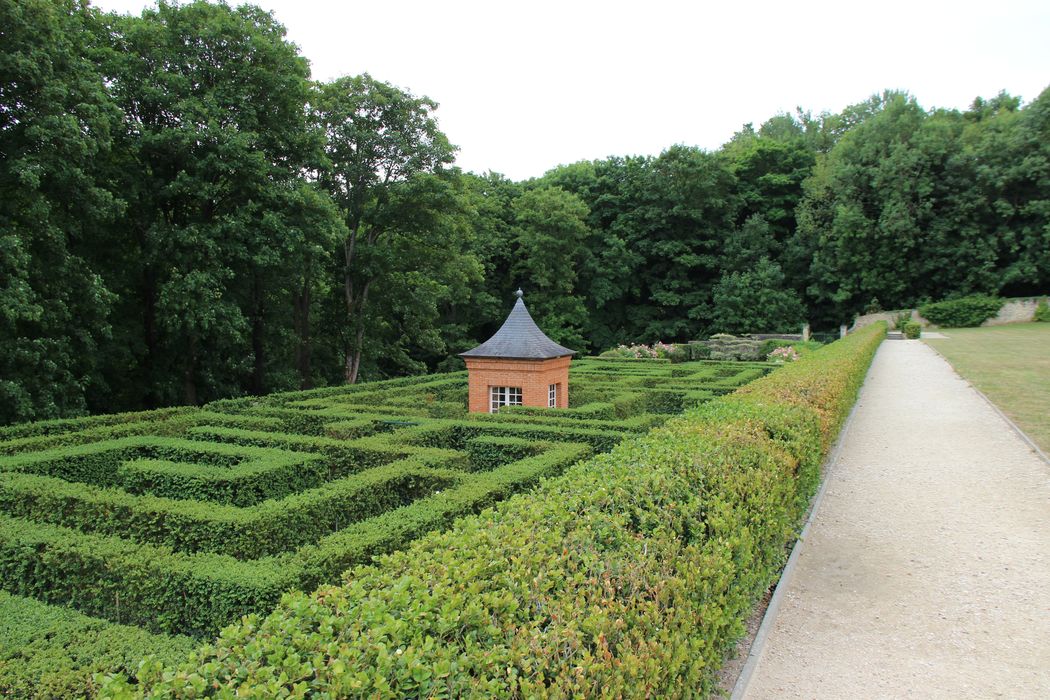 Parc du château de Breteuil : Jardin à la française et son labyrinthe