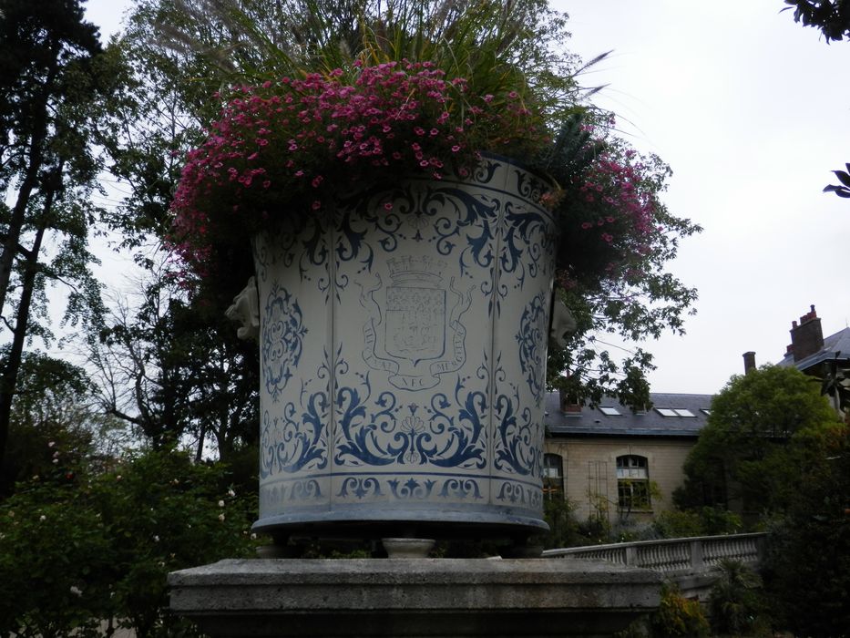 détail d'une vasque de Sèvres