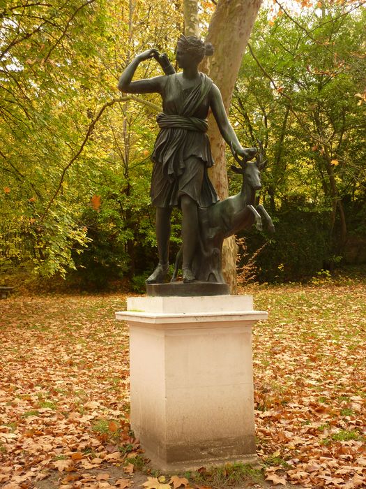 Domaine de la Malmaison :  Statue restaurée de Diane à la chasse