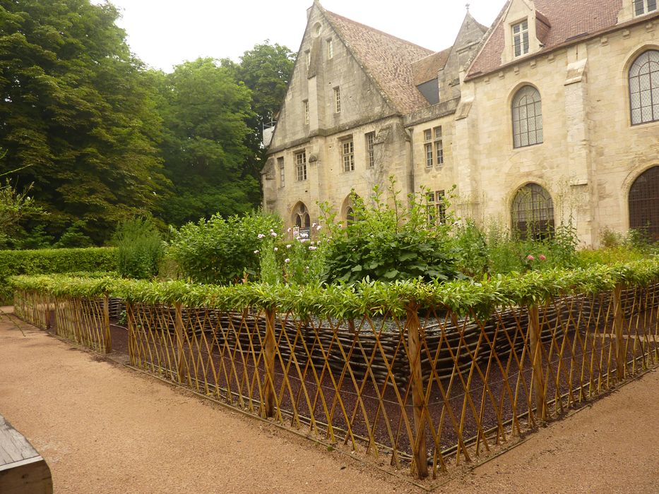 Parc de l’Abbaye de Royaumont : Jardin des Neufs Carrés, vue partielle