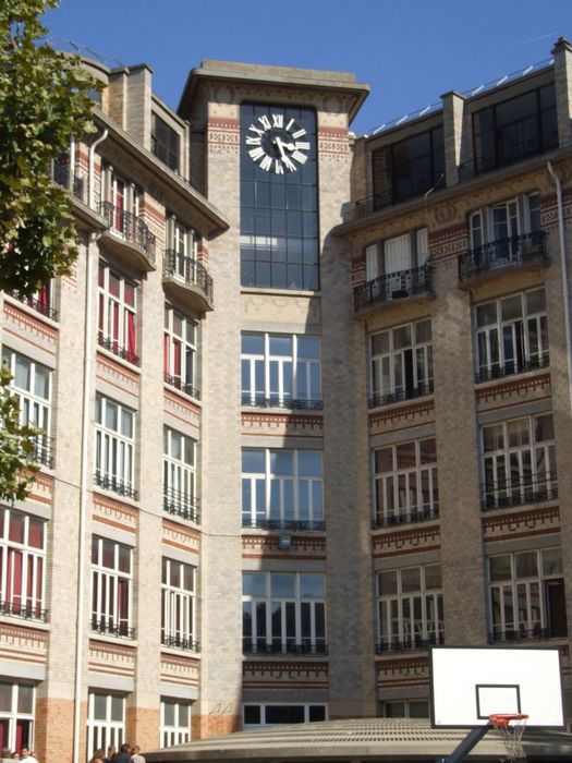 cour et tour de l’horloge