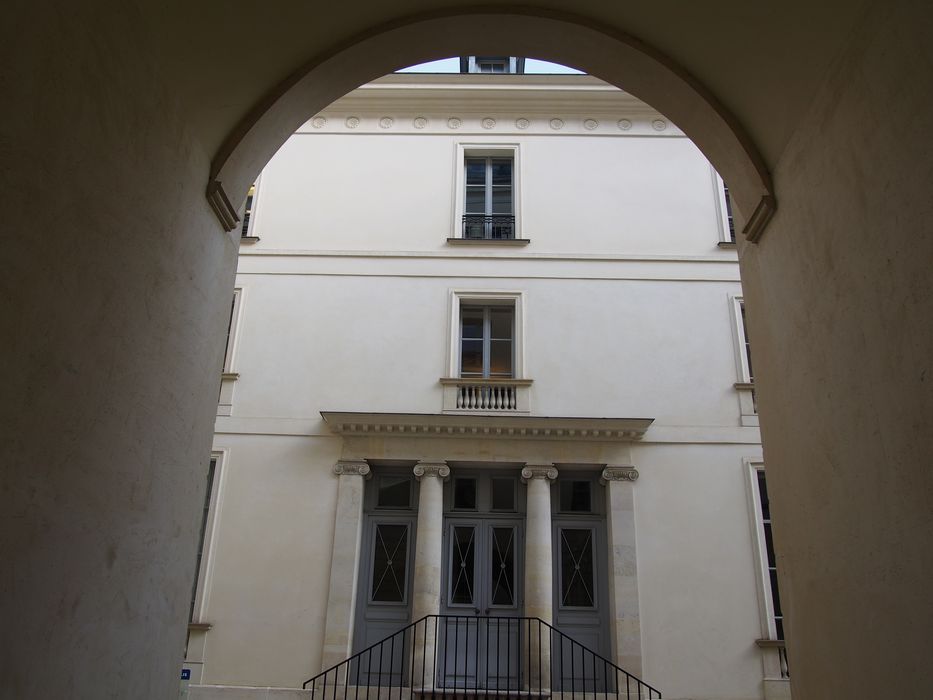 façade en fond de cour