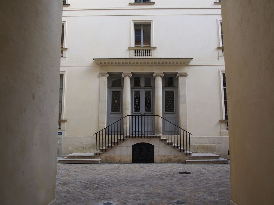 façade en fond de cour