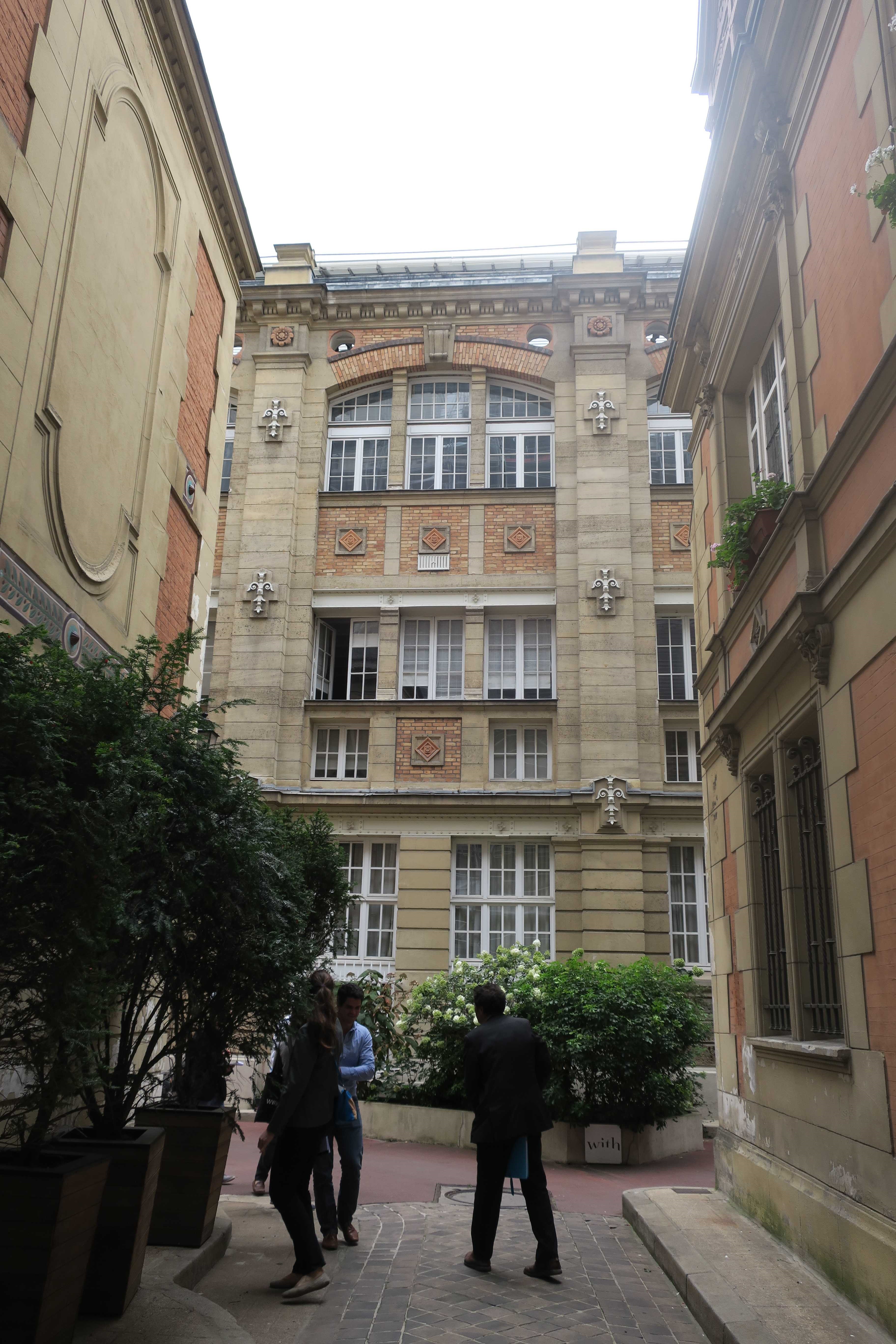 Façade de l’usine depuis l’entrée