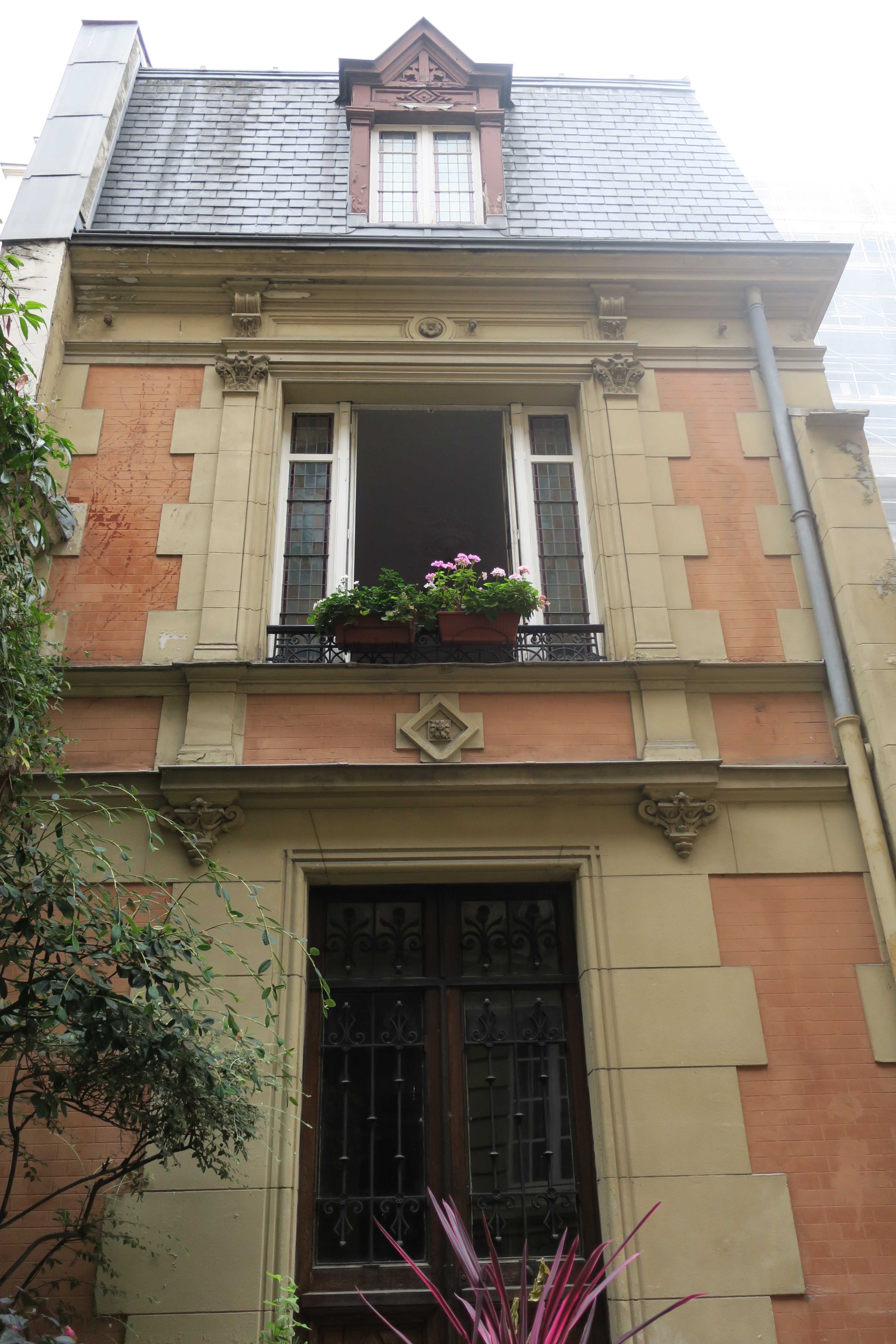 Hôtel particulier, façade côté usine