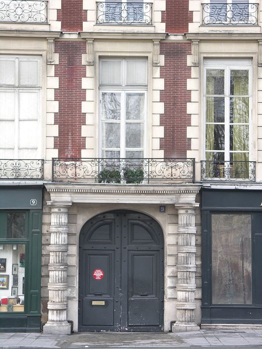 façade sur le quai Malaquais, détail du portail d’entrée