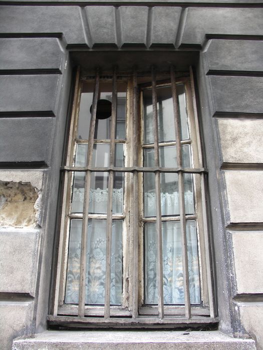 façade sur la rue Bonaparte, détail d’une fenêtre