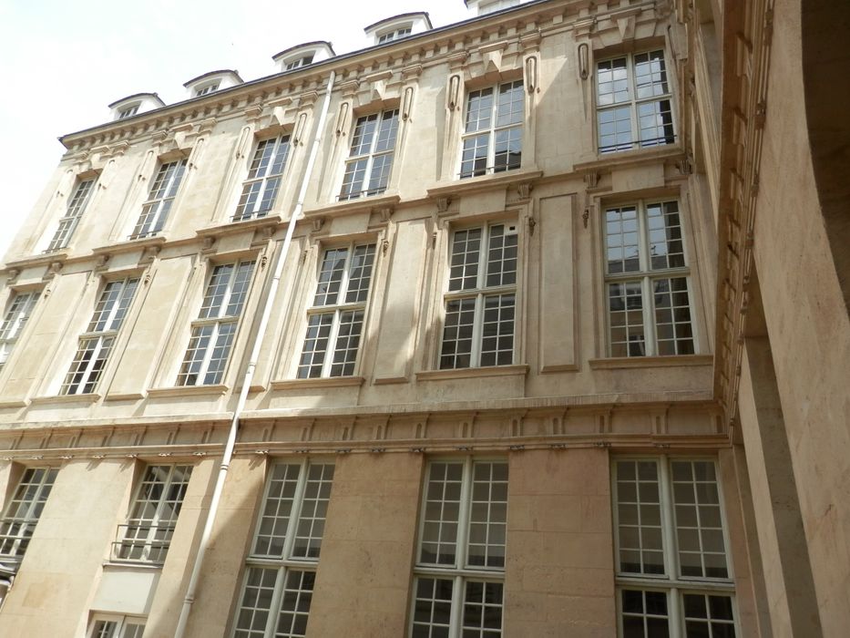 façade sur la cour, façade Sud