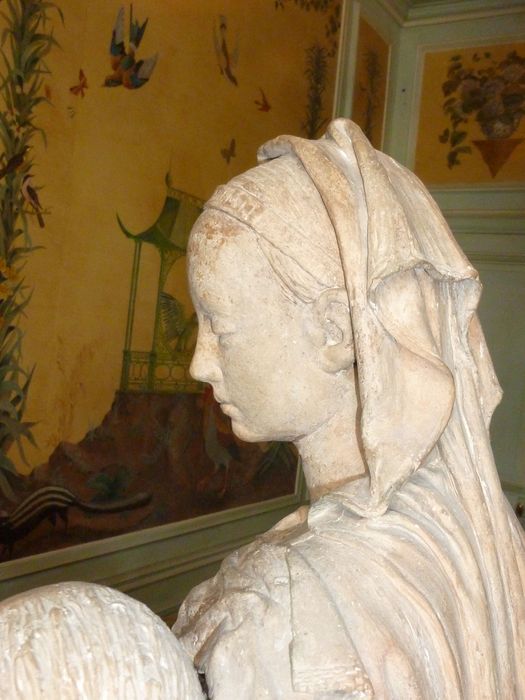 statuette : Vierge à l'Enfant, profil gauche