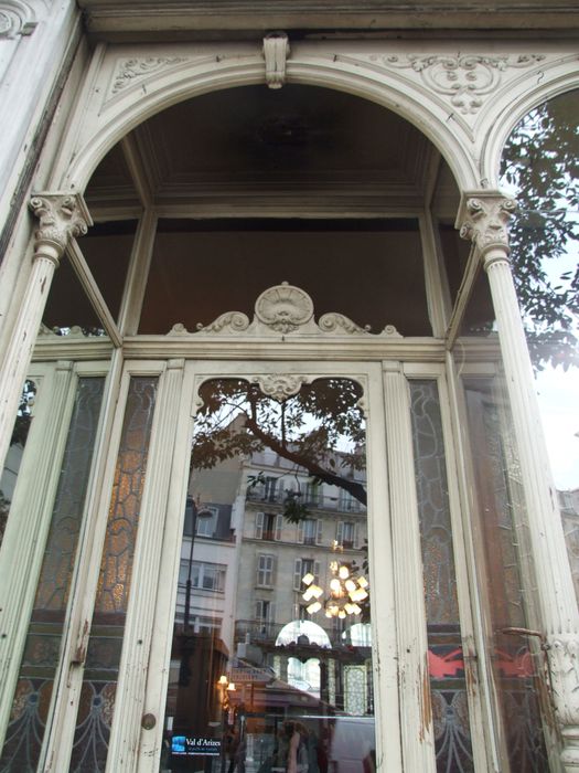 boutique, porte d'accès sur rue