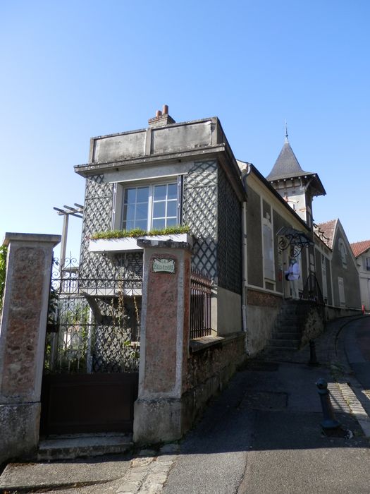 façade sur rue, portail d’accès