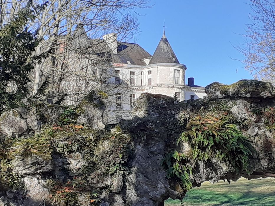 château, vue partielle