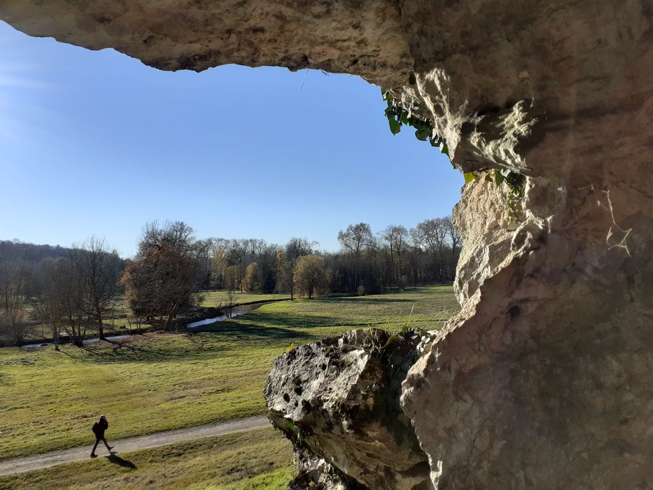 vue vers l'extérieur depuis le passage couvert