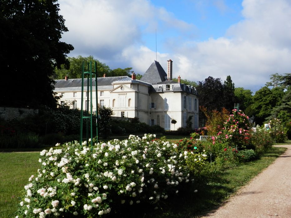 vue partielle du château depuis le jardin nord-est