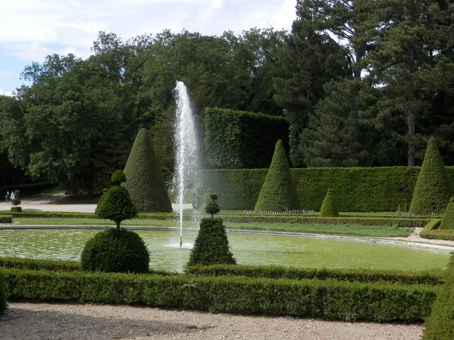 parterre de borderies Sud et topiaires d’Azéma