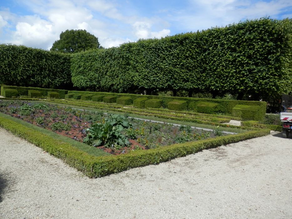 parterre sud, massif fleuri