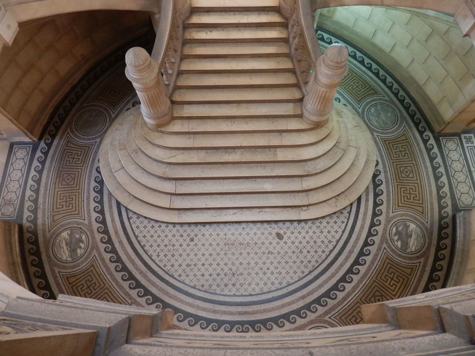 grand escalier depuis le 1er étage