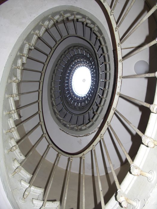 escalier, vue en contre plongée