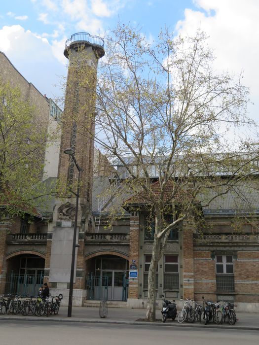 façade principale sur l'avenue Jean Jaurès, vue partielle