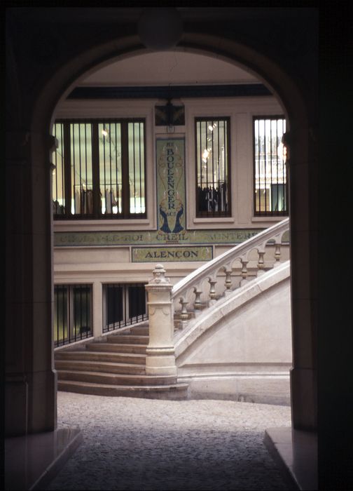 vestibule et cour intérieure, vue partielle