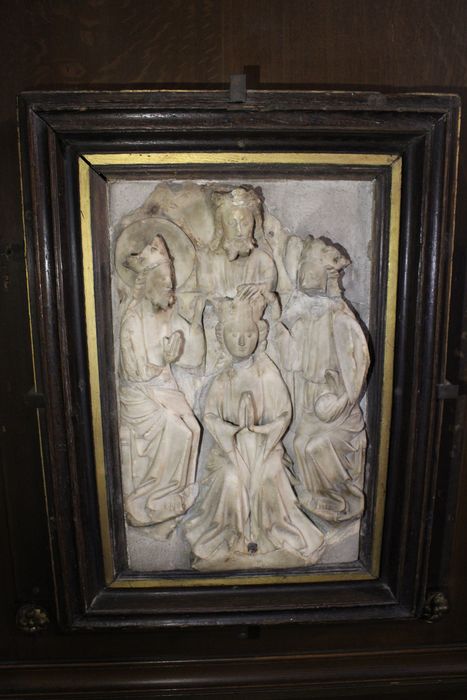 haut-relief : Couronnement de la Vierge