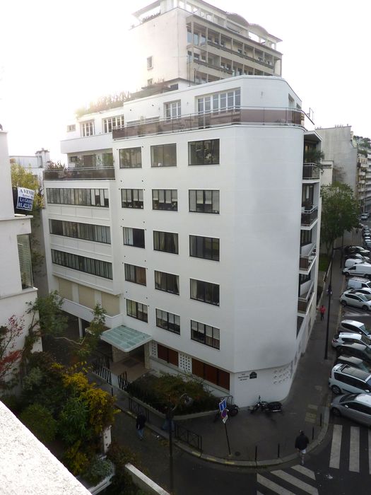 vue générale des façades sur la rue Mallet-Stevens et la rue du Docteur-Blanche 