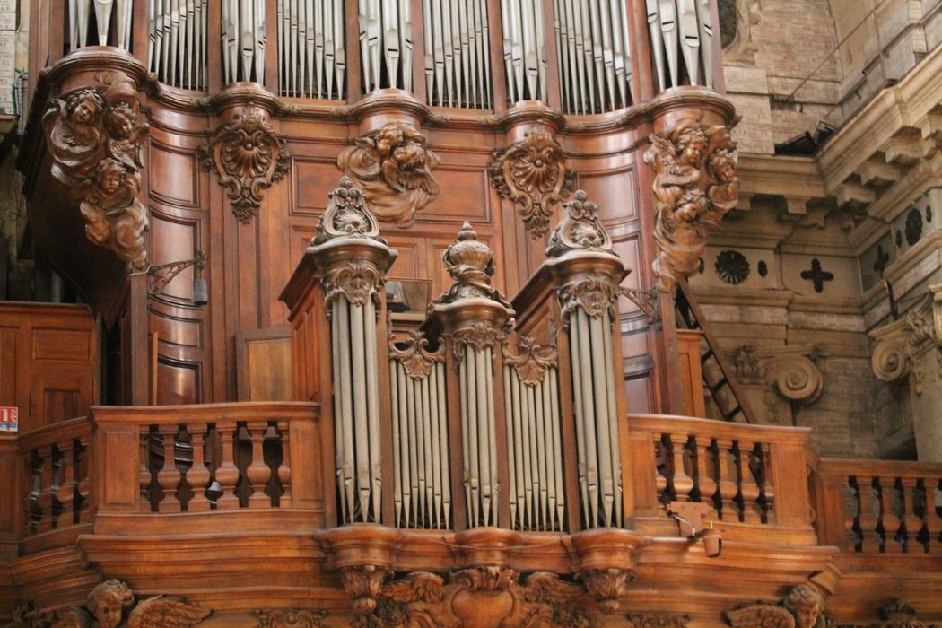 orgue de tribune, vue partielle