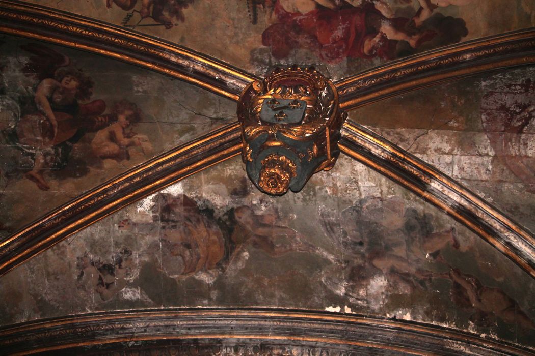 peinture de la voûte de la chapelle Saint-Vincent-de-Paul : Anges portant des instruments de musique