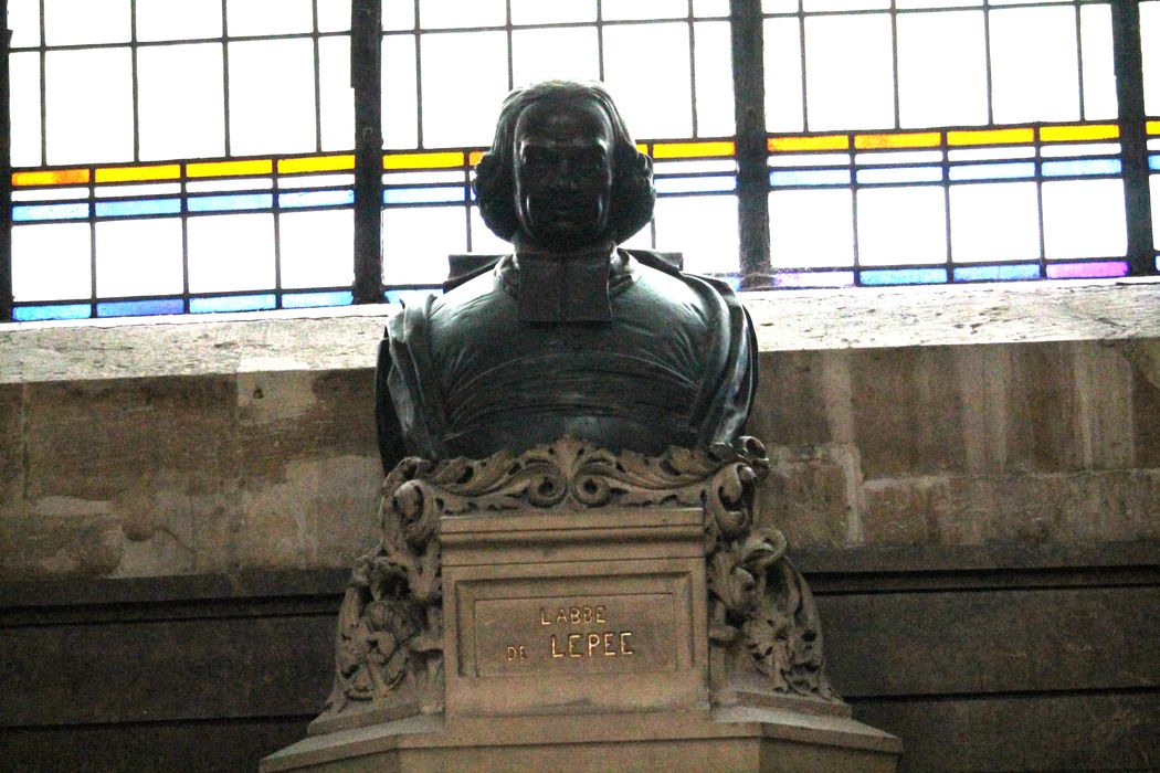 monument de l'abbé de l'Epée : groupe sculpté, détail